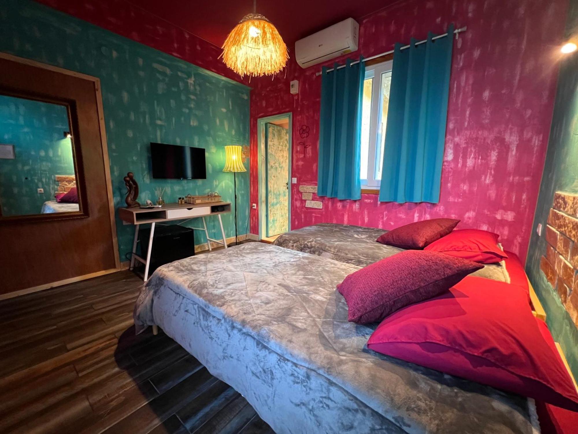 Antares Boutique Guesthouse Perama  Dış mekan fotoğraf